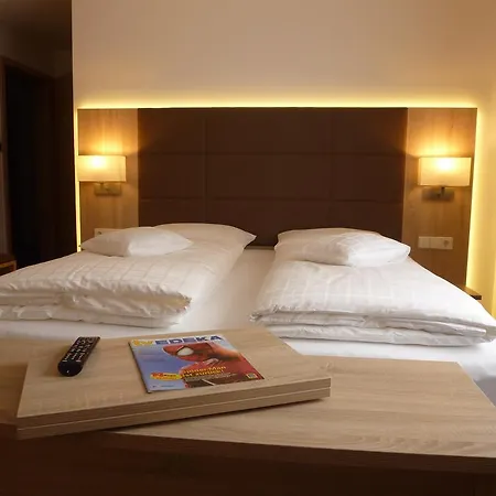 فندق Zum Bad لانغناو